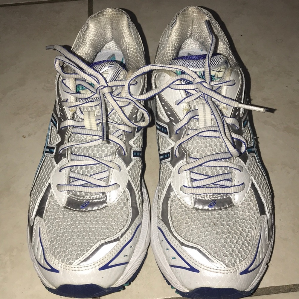 Oasics running sneakers